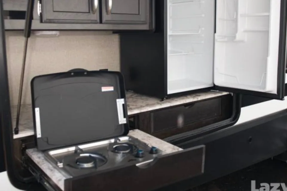 Kahrin's Grand Design Imagine 3170BH Travel Trailer -linens provided