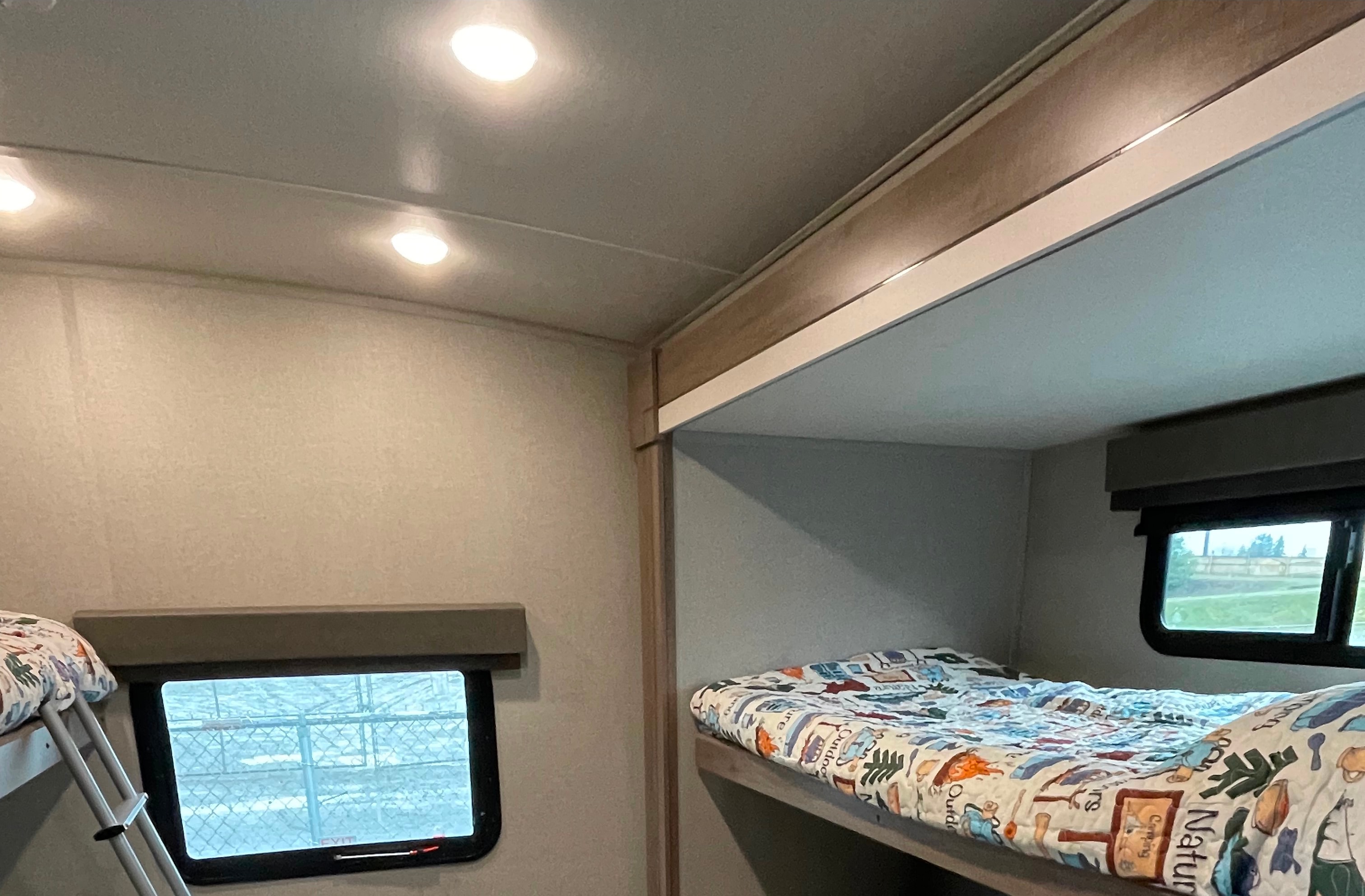 Kahrin's Grand Design Imagine 3170BH Travel Trailer -linens provided