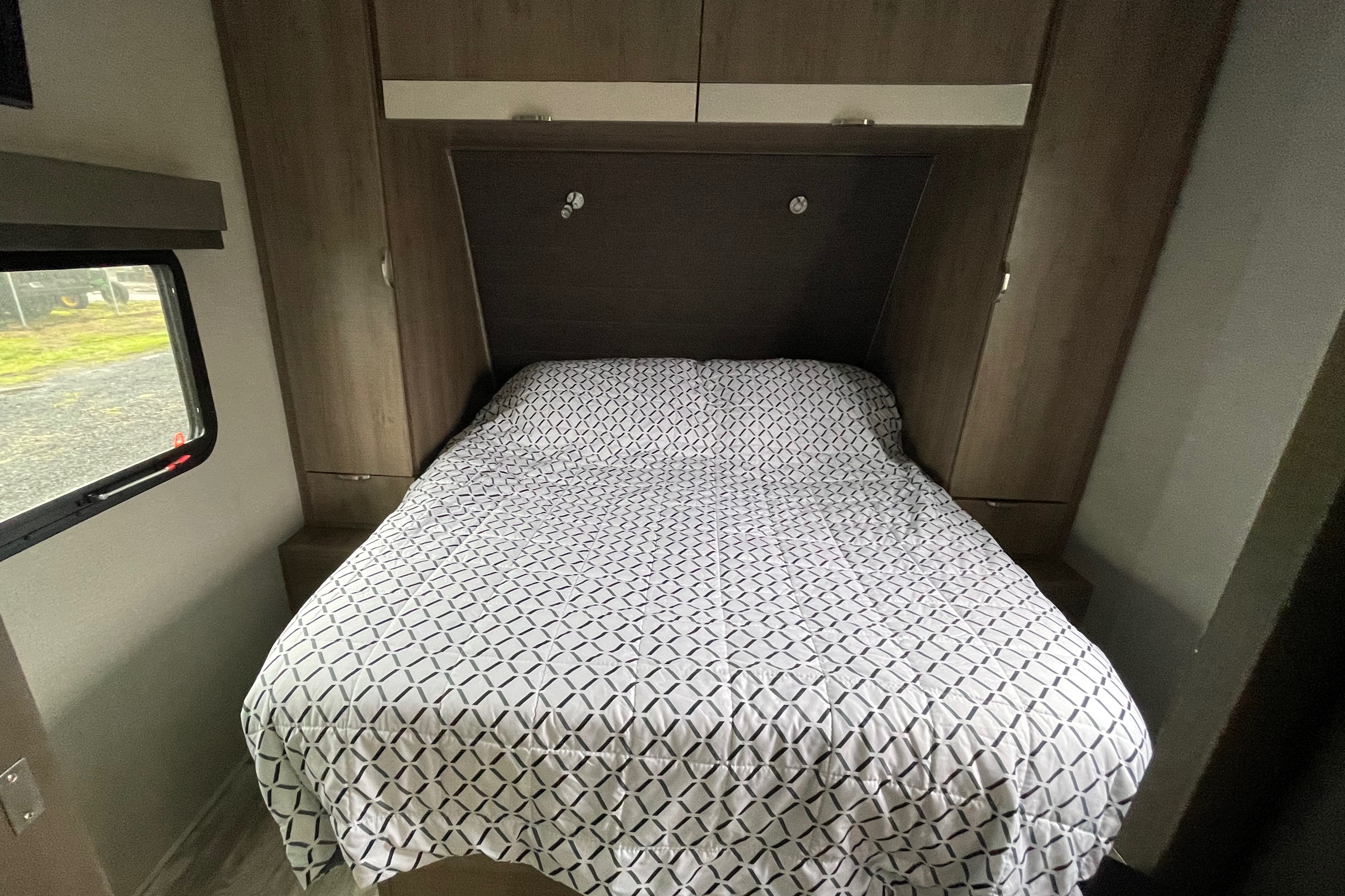Kahrin's Grand Design Imagine 3170BH Travel Trailer -linens provided