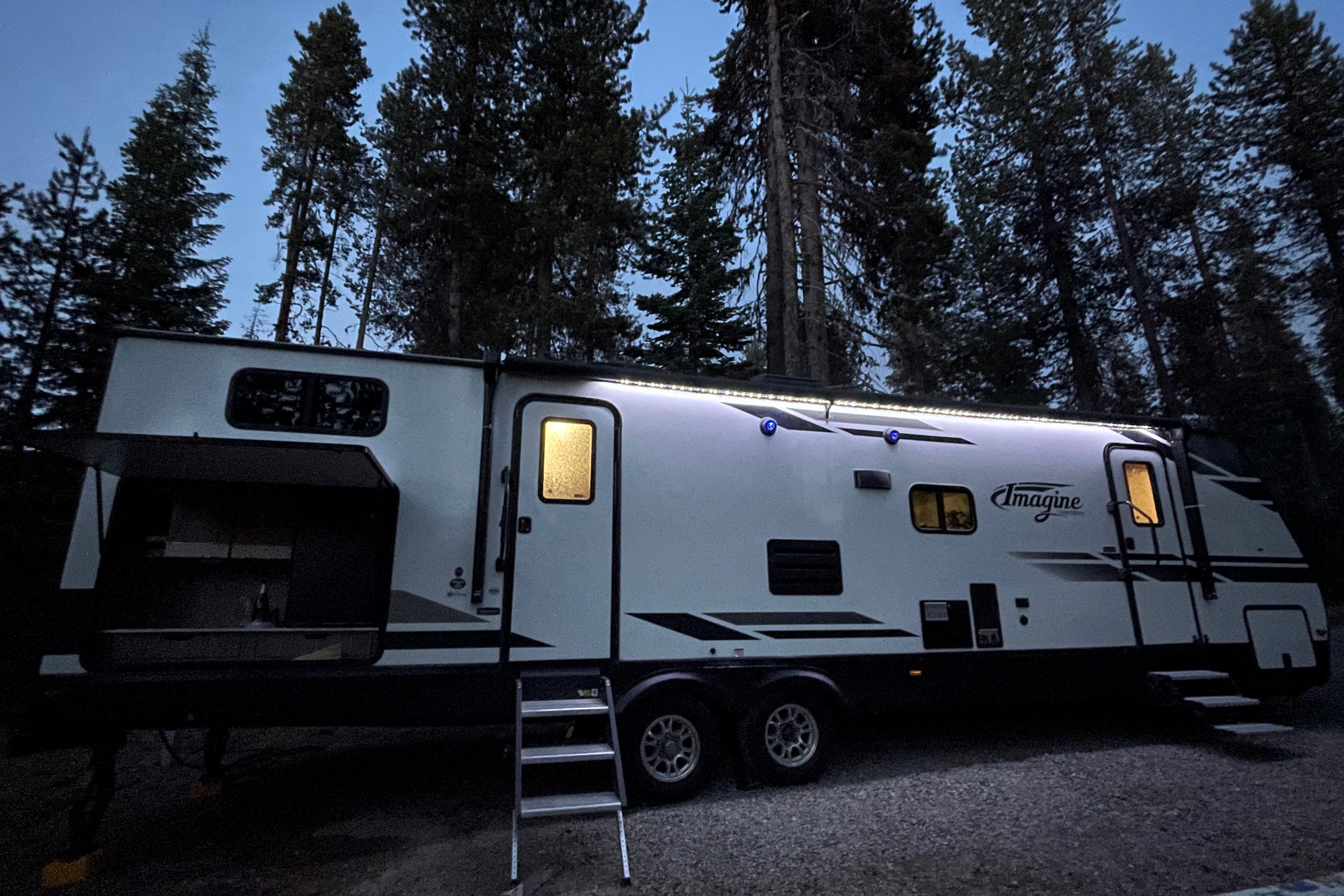 Kahrin's Grand Design Imagine 3170BH Travel Trailer -linens provided