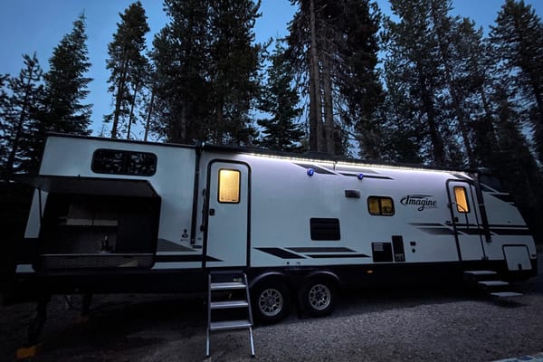 Kahrin's Grand Design Imagine 3170BH Travel Trailer -linens provided