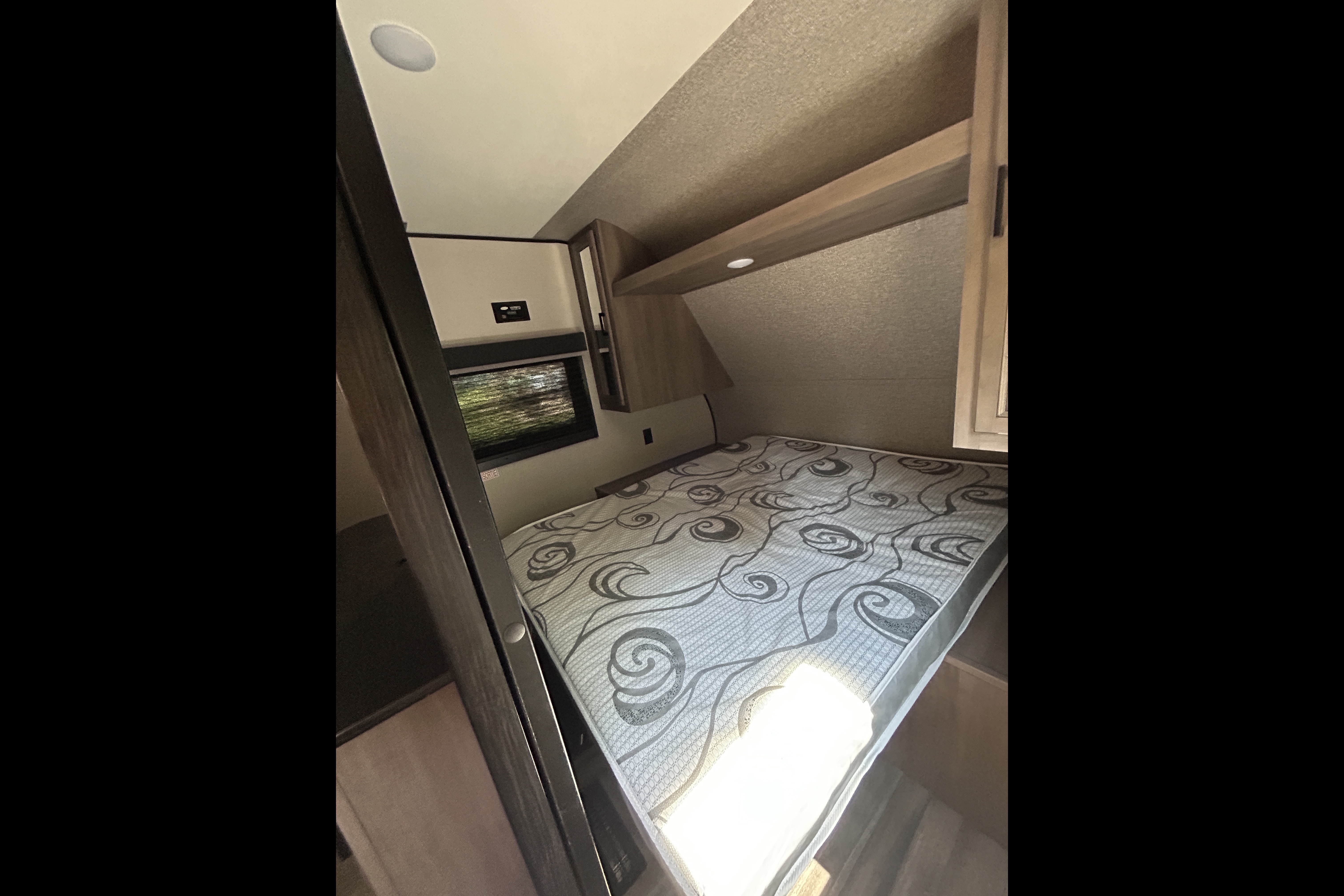Zachary's Starcraft 26bhs Travel Trailer