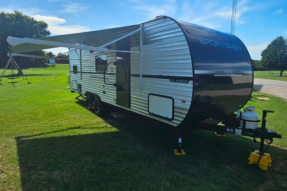 Blake 's KZ Sportsmen 240BH Travel Trailer