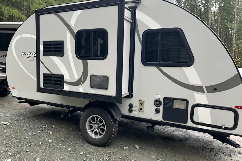 Easy Tow R-Pod for Couples & Families