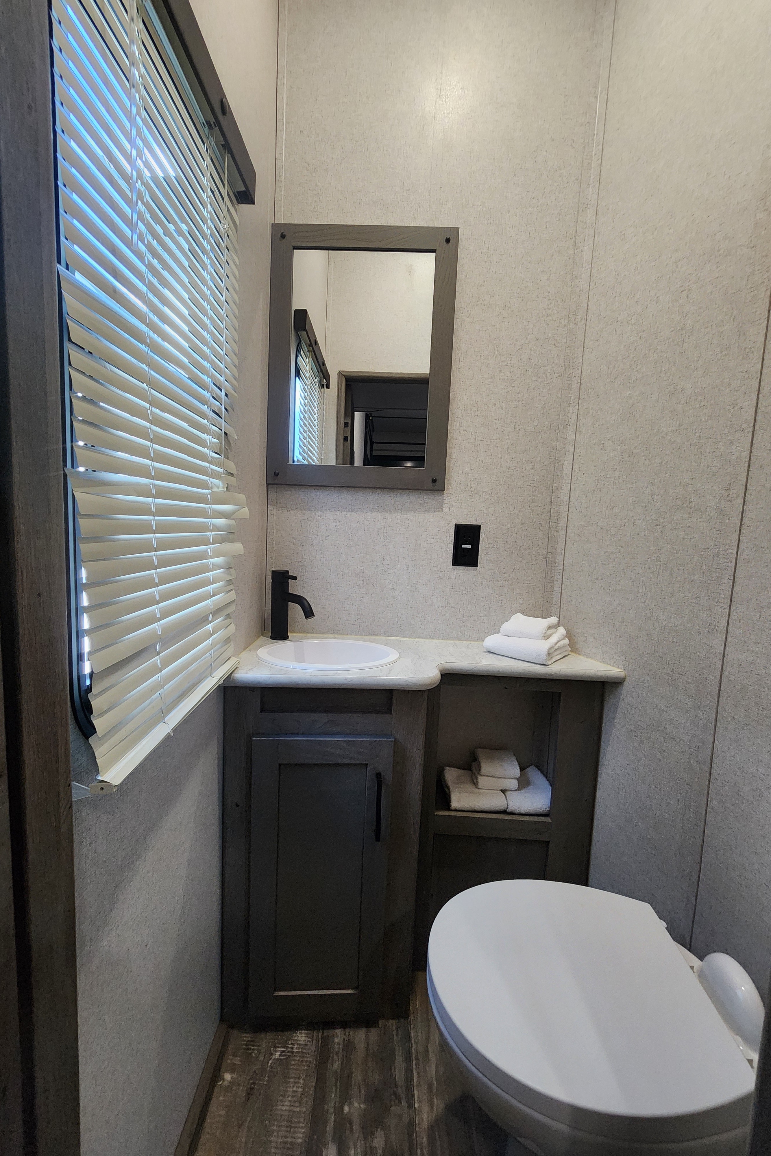 Your next Rv rentals Keystone 415 raptor