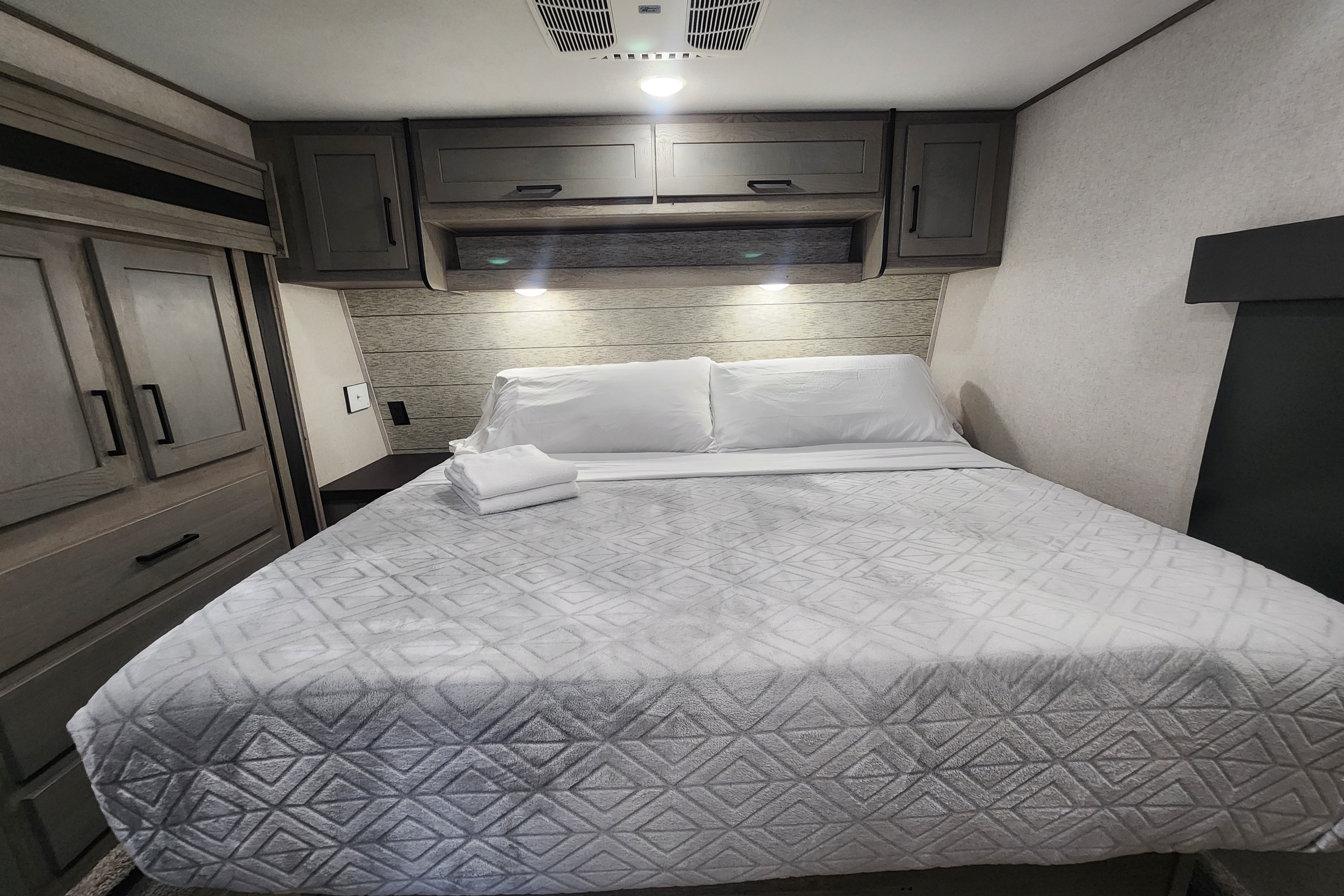 Your next Rv rentals Keystone 415 raptor