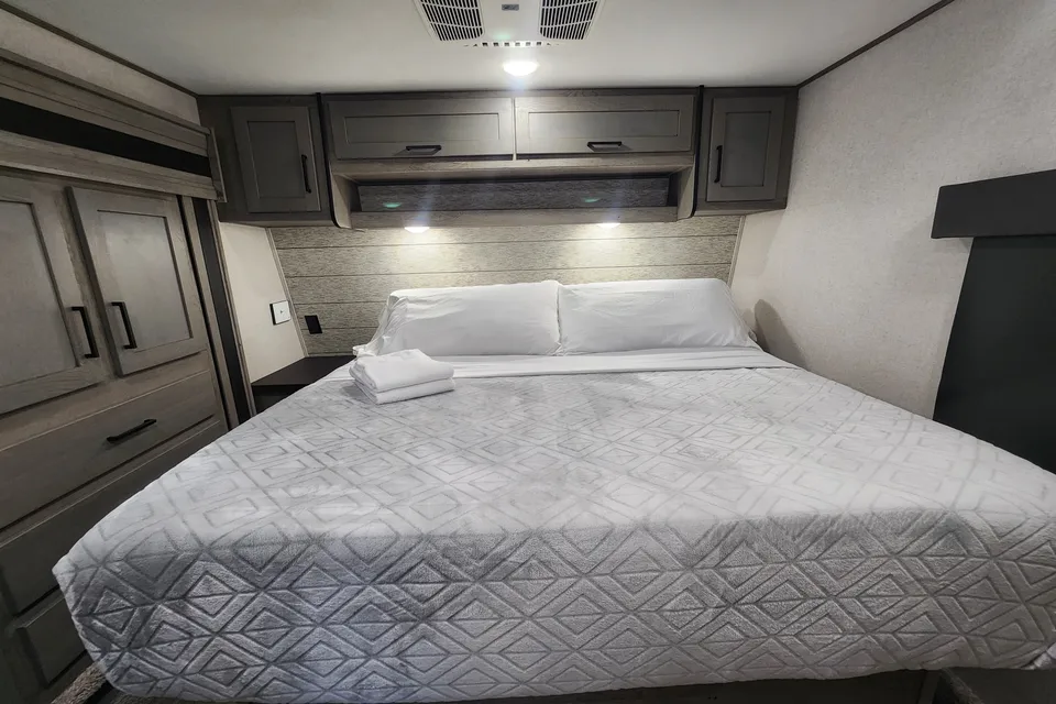 Your next Rv rentals Keystone 415 raptor