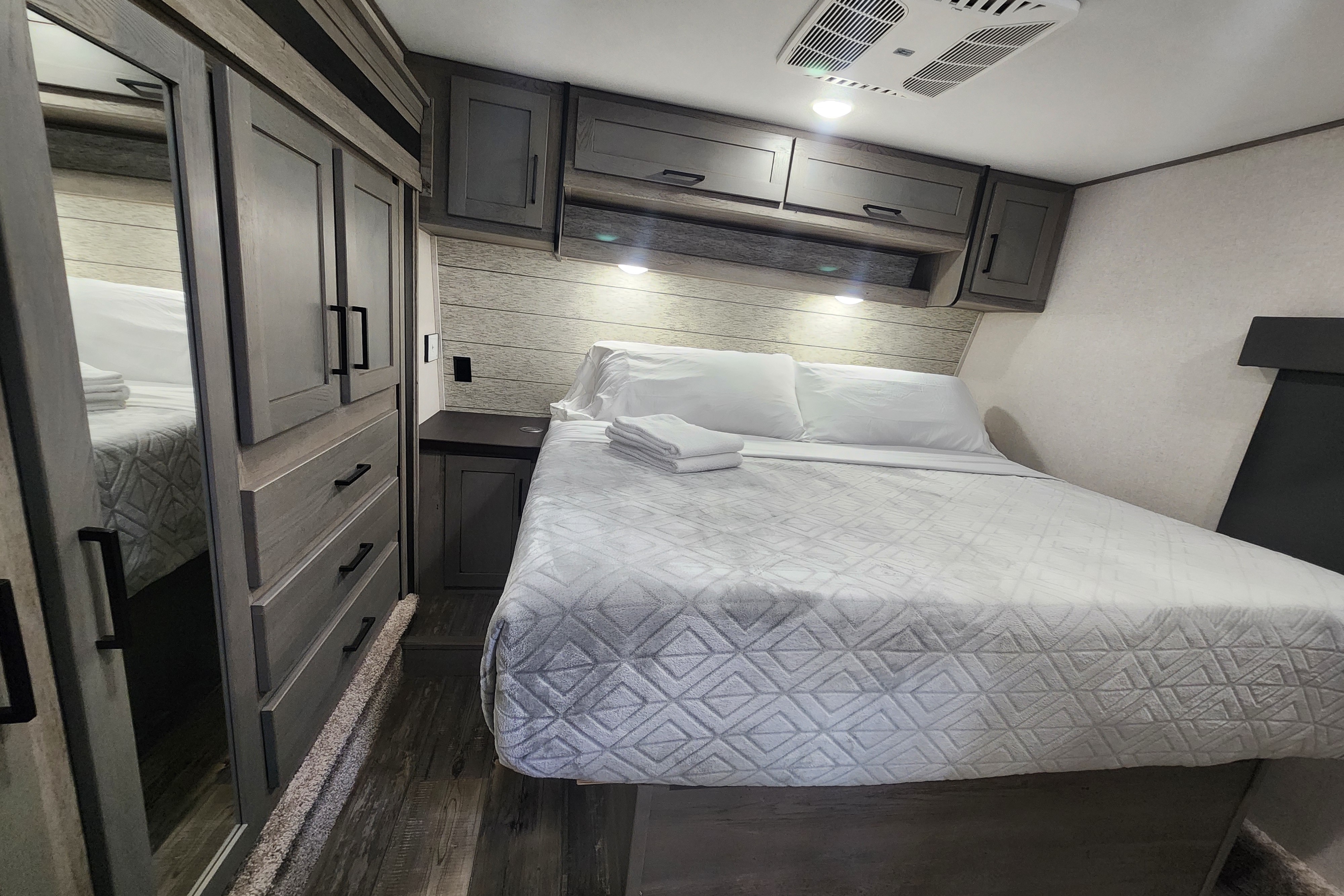 Your next Rv rentals Keystone 415 raptor