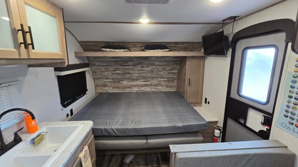 Andmel's Grand River 22MB Travel Trailer