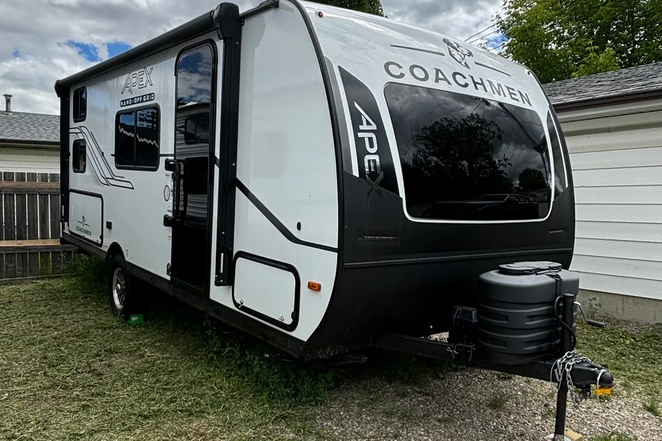 CampBasha Coachmen Apex nano 186BH off grid Travel Trailer