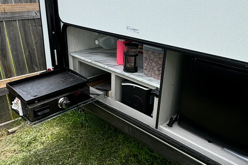 CampBasha Coachmen Apex nano 186BH off grid Travel Trailer