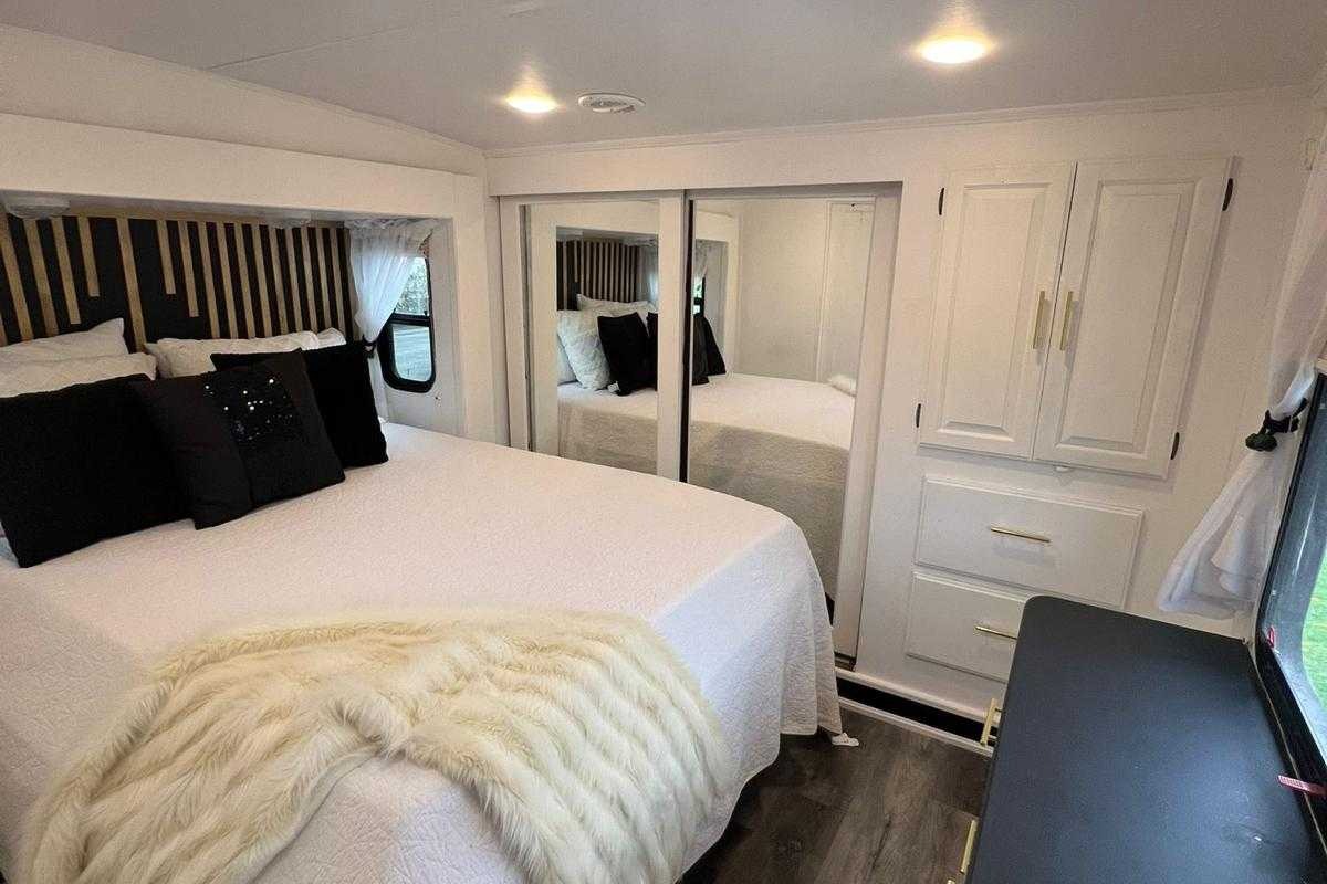 Sun Cliff View Retreat Sherkston Shores Luxury RV