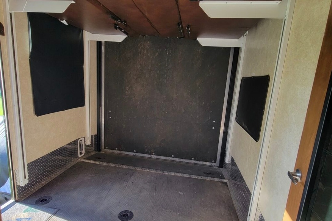 Ryan's Toy Hauler 10' Garage