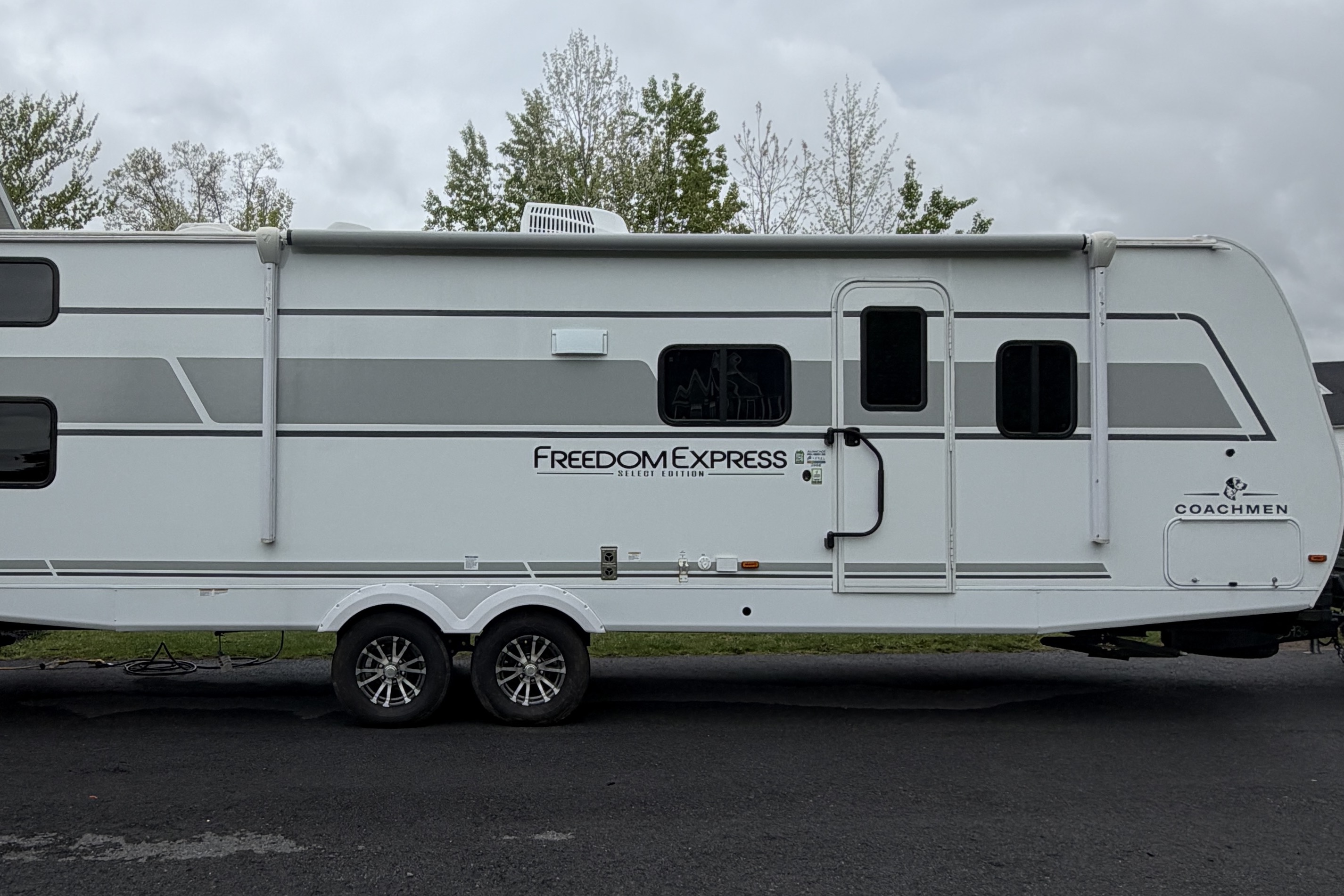Brandon's Trailer Rentals XL Bunkhouse