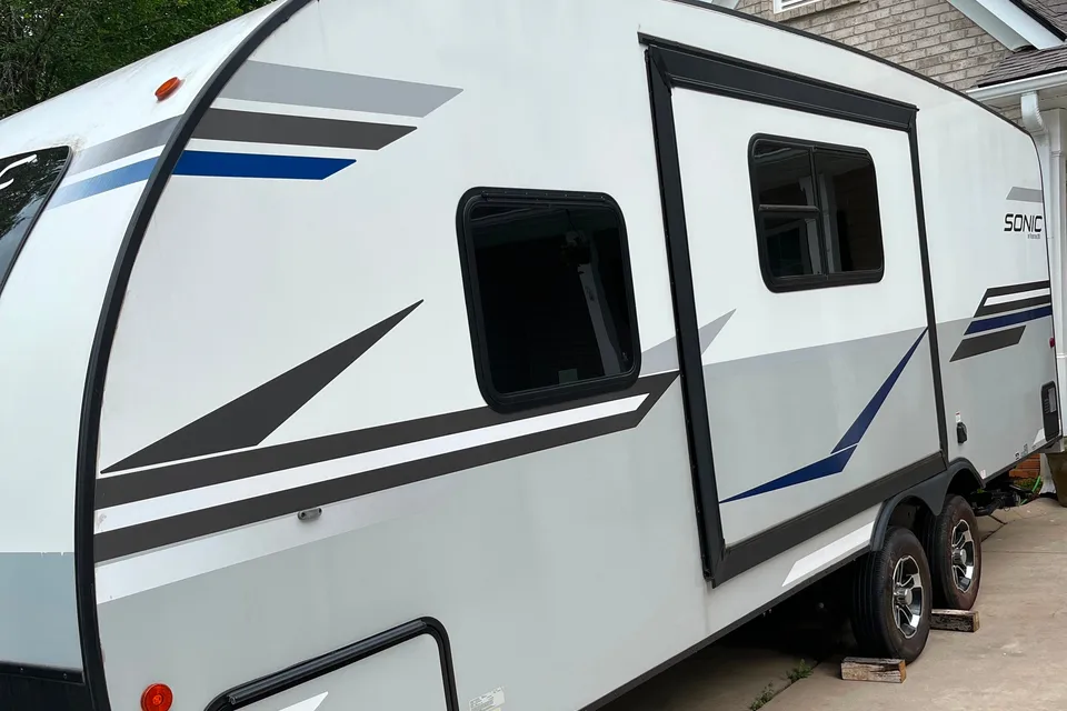 Tasha's Venture RV Sonic 220VRB Travel Trailer