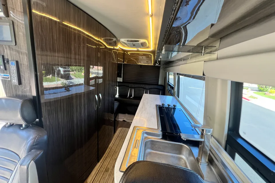 Silver Summit Mercedes Sprinter | 4x4 Winnebago