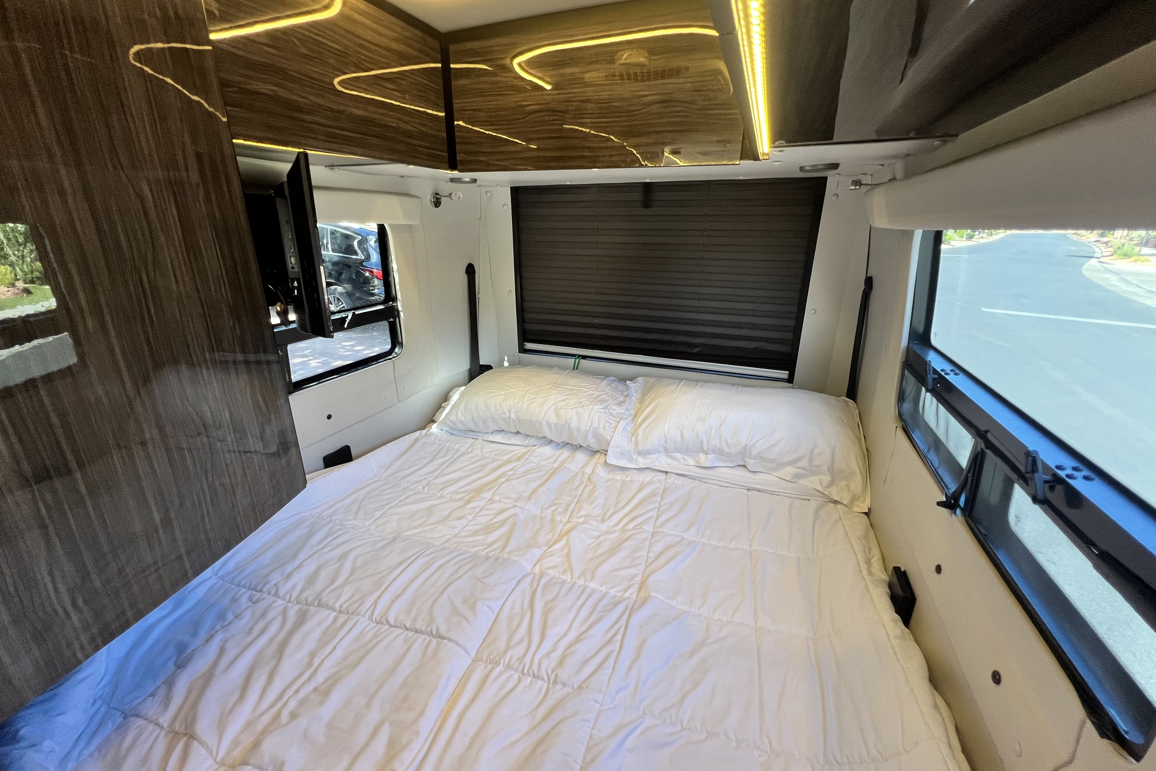 Silver Summit Mercedes Sprinter | 4x4 Winnebago
