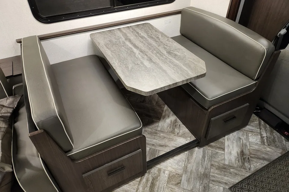 Coaster Seeker Forest River Sunseeker Class C