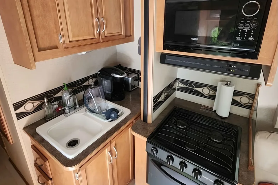Josh's Winnebago Minnie Winnie 31H Class C