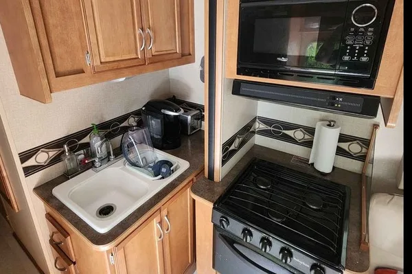 Josh's Winnebago Minnie Winnie 31H Class C