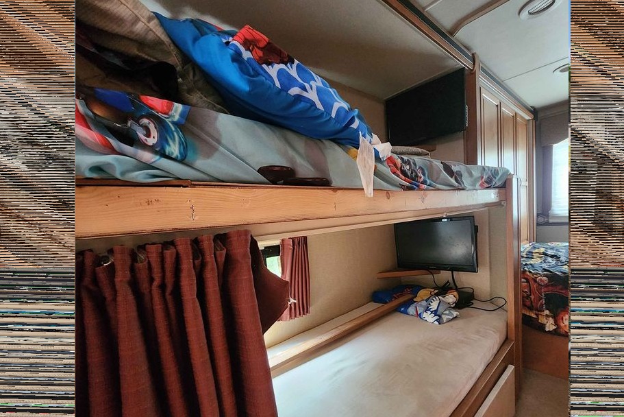 Josh's Winnebago Minnie Winnie 31H Class C