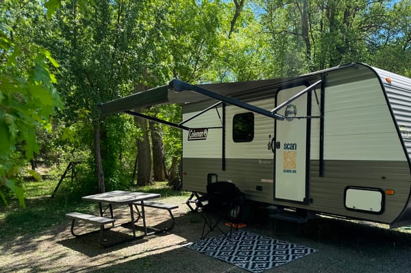 Pet Friendly Easy to Pull Coleman Lantern 17b Travel Trailer