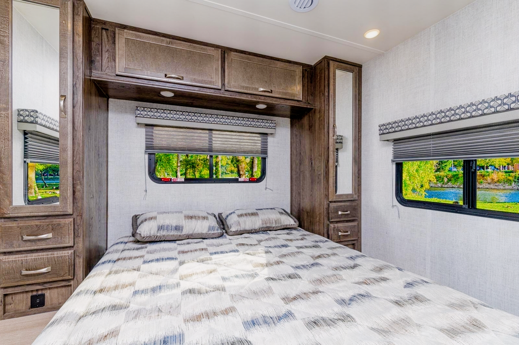 2022 Gulf Stream Conquest Class C 30ft. - FREE PRIVATE SHUTTLE - Rosi -