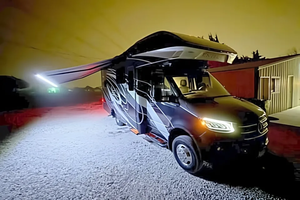 WiFi - Luxurious - Diesel - Great MPG (2)