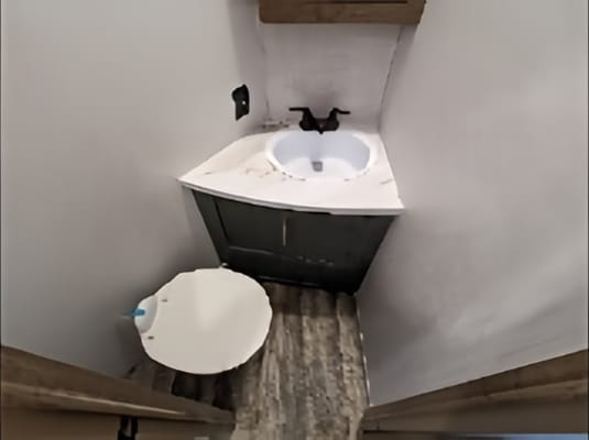Spacious, Stylish, Family-Friendly: Camping Comfort 5th Wheel