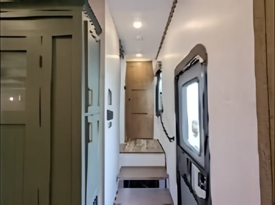 Spacious, Stylish, Family-Friendly: Camping Comfort 5th Wheel