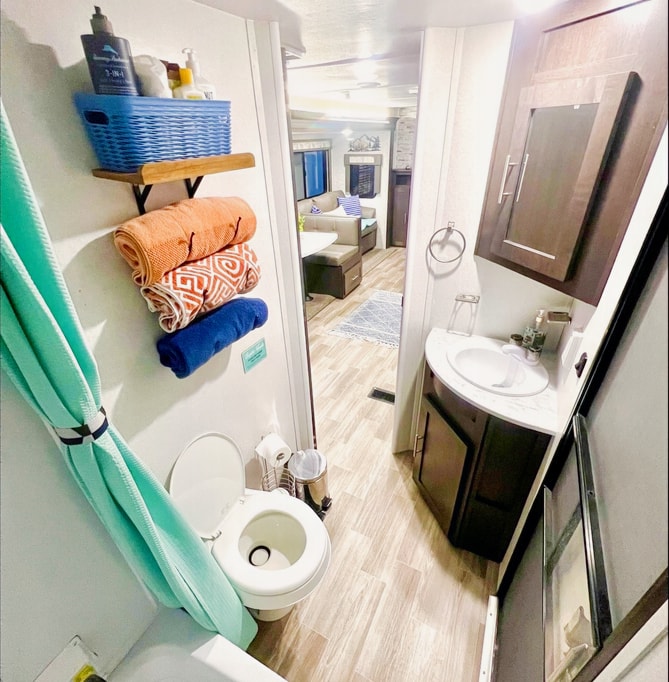 "Little home on wheels" 2020 WILDWOOD with master bedroom and bunks at the rear. 