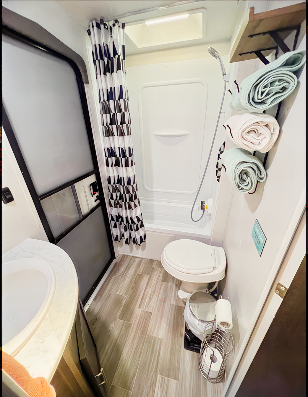 "Little home on wheels" 2020 WILDWOOD with master bedroom and bunks at the rear. 