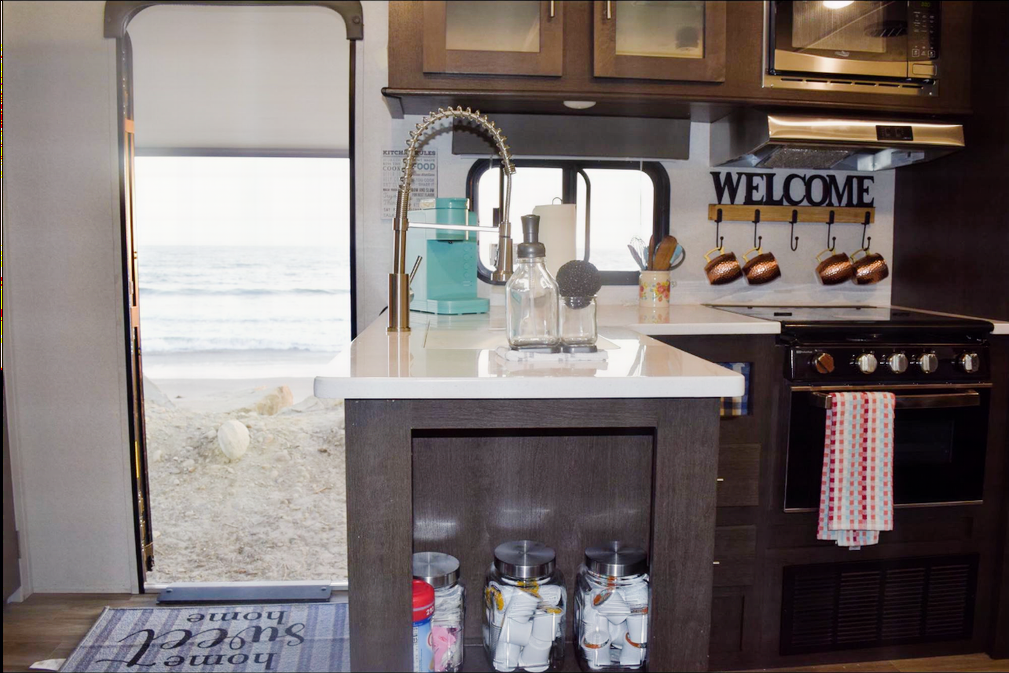"Little home on wheels" 2020 WILDWOOD with master bedroom and bunks at the rear. 