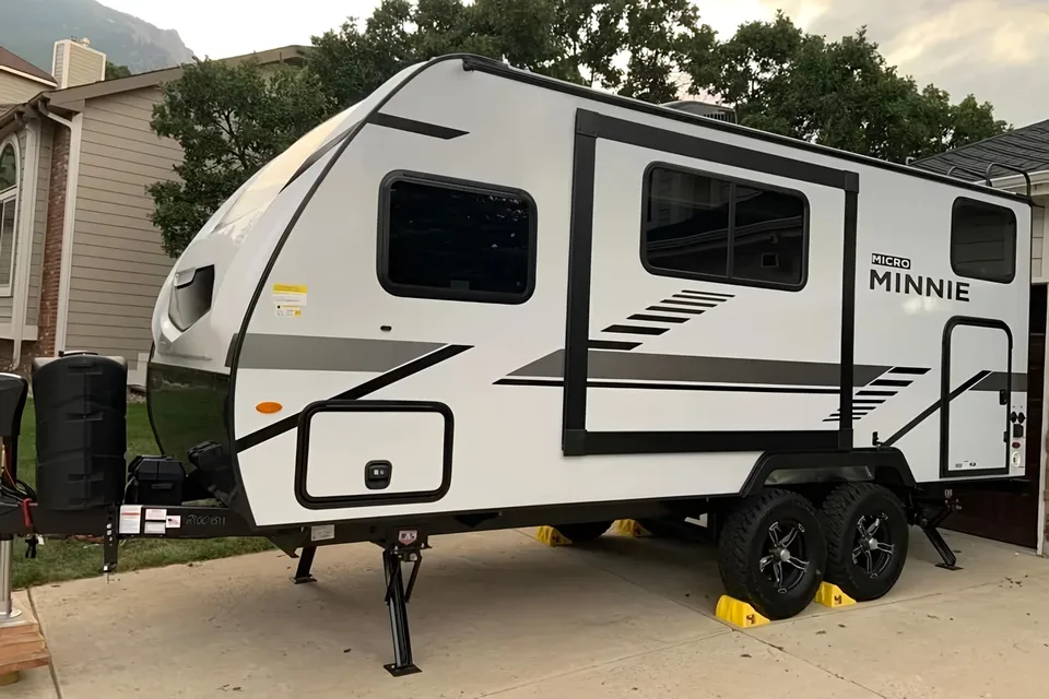 Vitaliy's Winnebago Micro Minnie 2100BH Travel Trailer