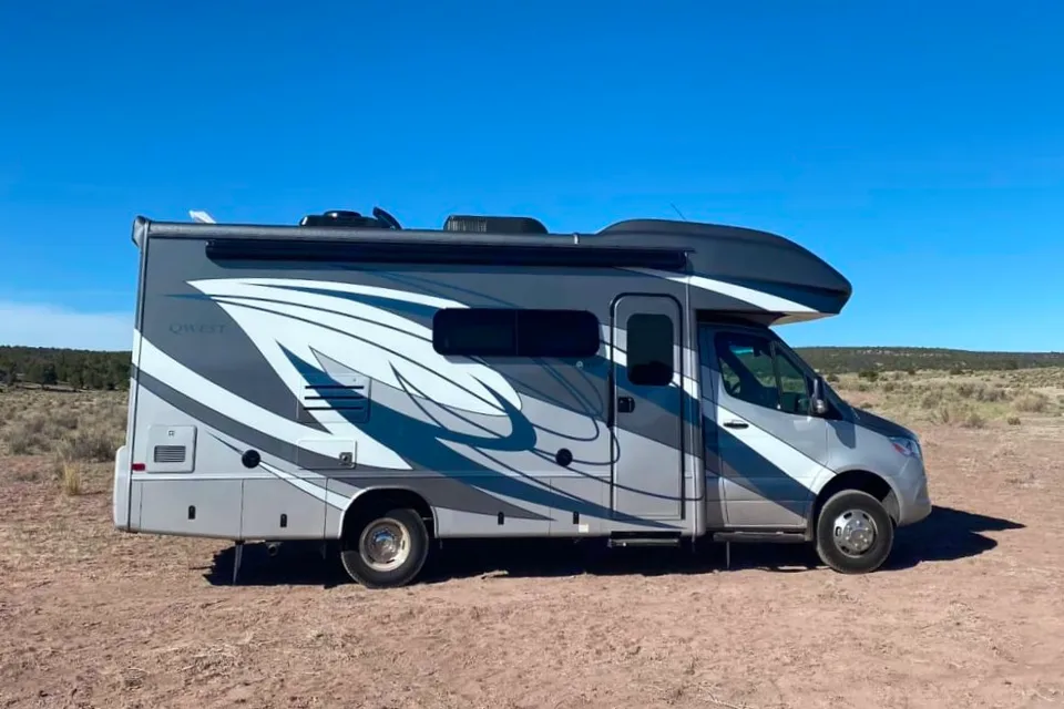 2021 Luxury Class C, sleep 5,Mercedes! Solar, AC, Heat, Generator, Slide out and Starlink