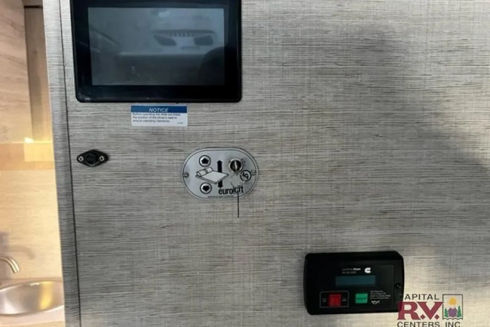 2021 Luxury Class C, sleep 5,Mercedes! Solar, AC, Heat, Generator, Slide out and Starlink