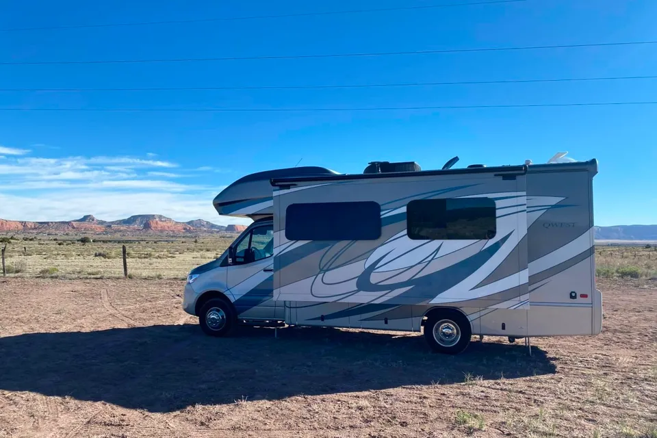 2021 Luxury Class C, sleep 5,Mercedes! Solar, AC, Heat, Generator, Slide out and Starlink