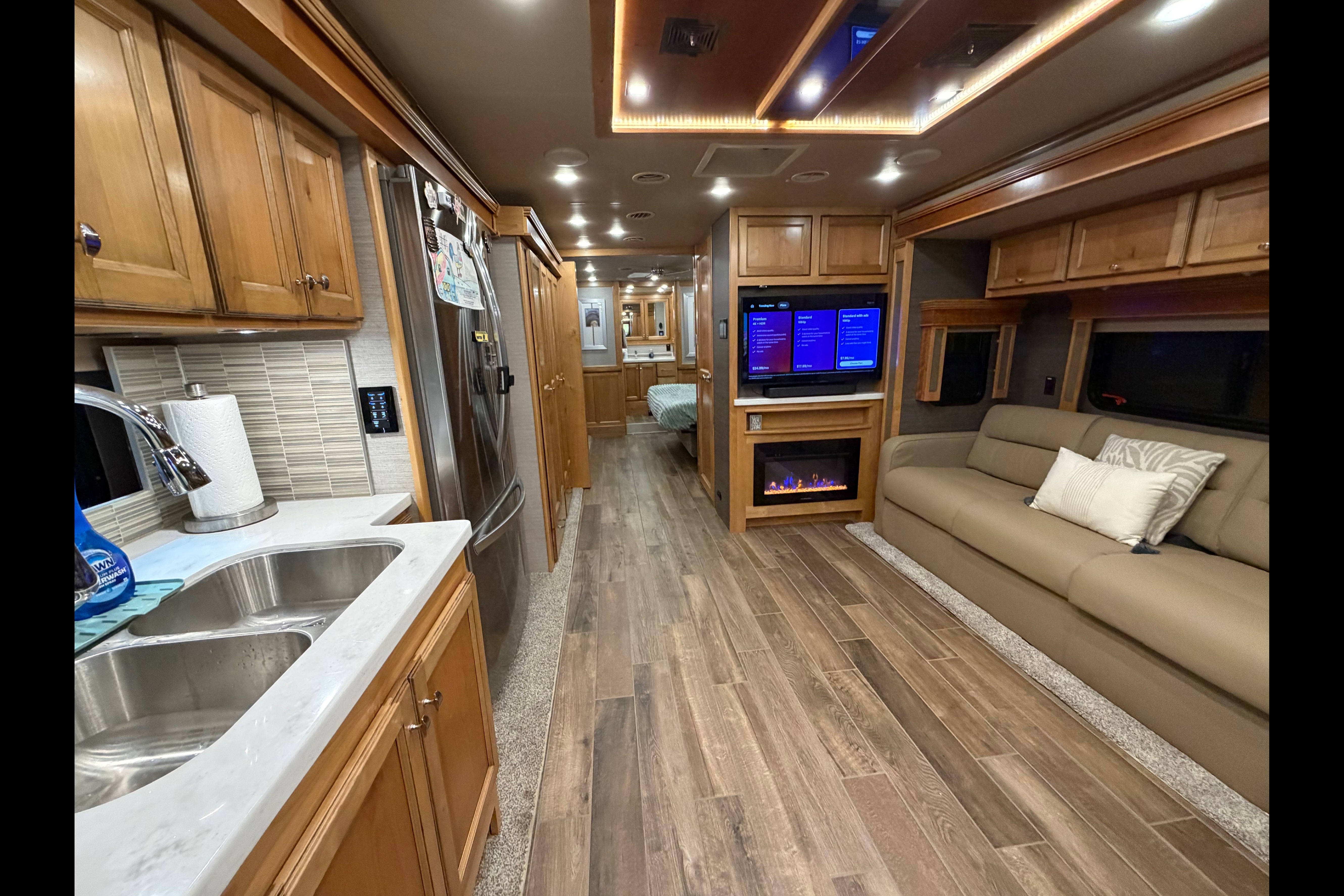 Christopher's Tiffin Motorhomes Allegro red 360 38ka Class A