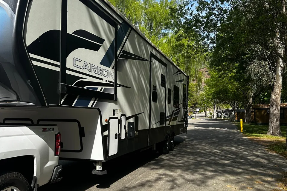 Liliana's Keystone Carbon Fifth Wheel