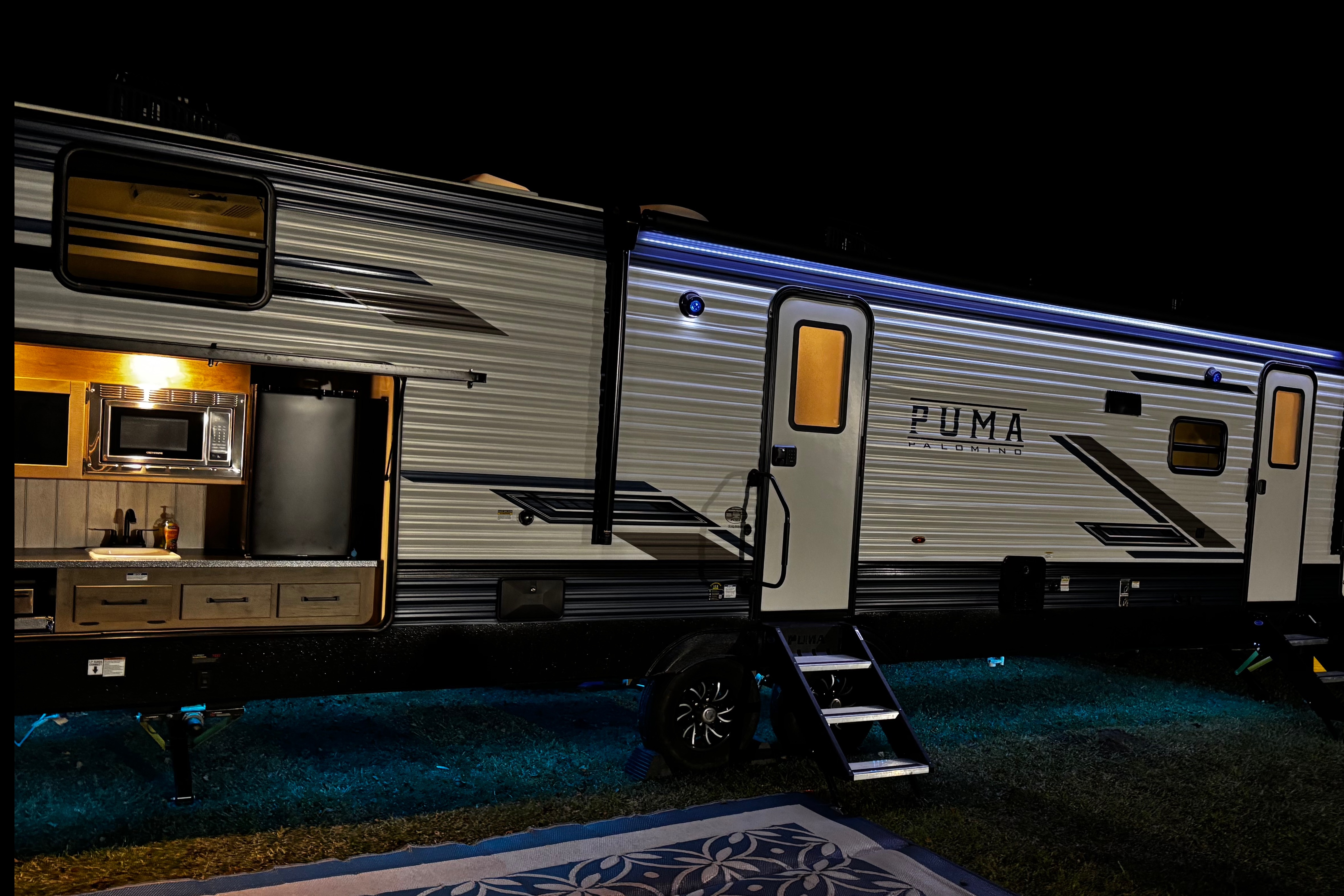 Brand New Palomino Puma 31QBBH Travel Trailer