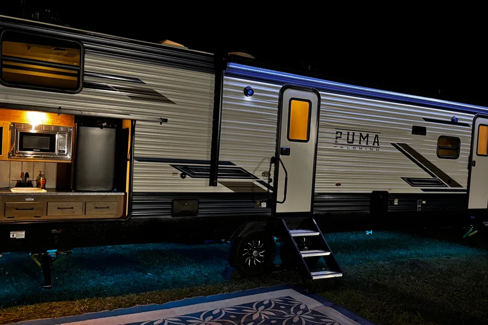 Brand New Palomino Puma 31QBBH Travel Trailer