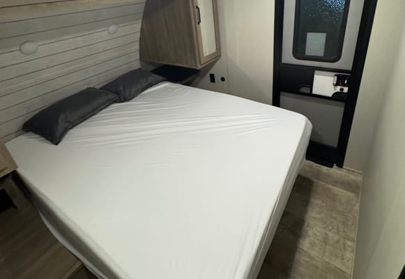 Brand New Palomino Puma 31QBBH Travel Trailer
