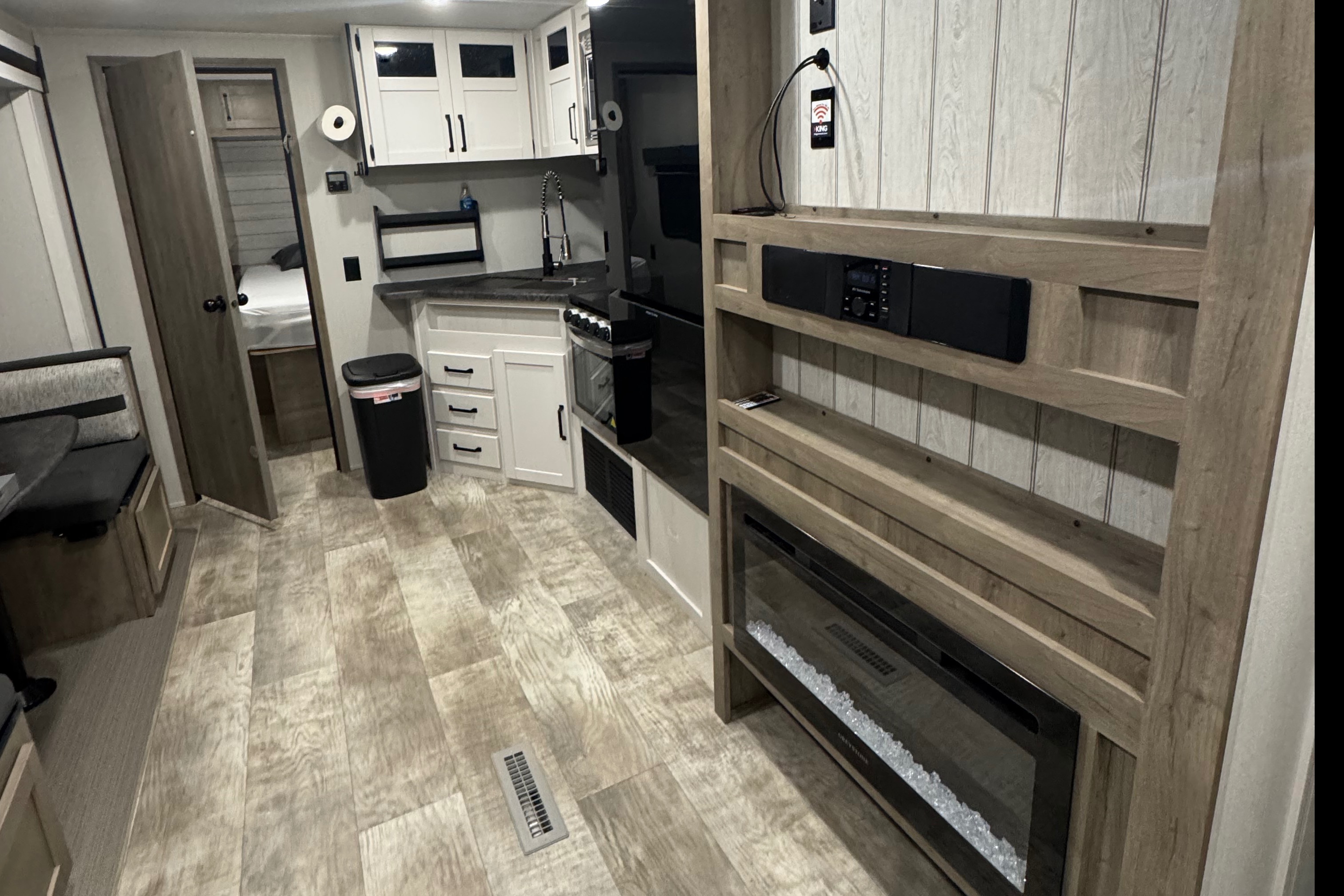 Brand New Palomino Puma 31QBBH Travel Trailer