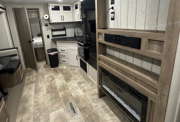 Brand New Palomino Puma 31QBBH Travel Trailer