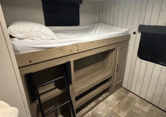 Brand New Palomino Puma 31QBBH Travel Trailer