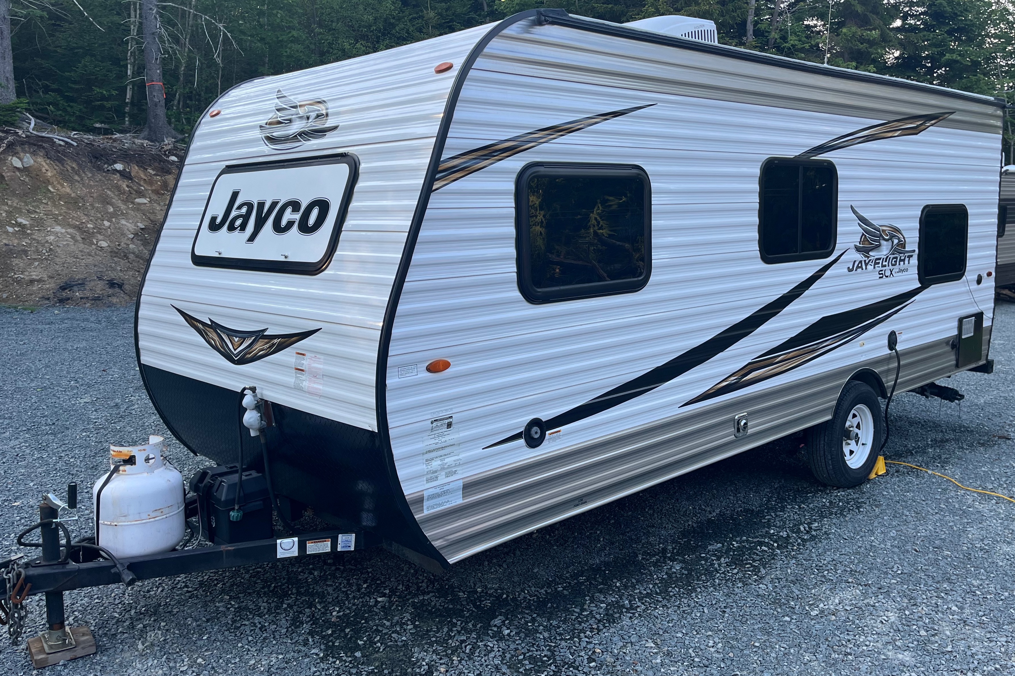 Clean, Family and Pet Friendly JayFlight SLX Travel Trailer