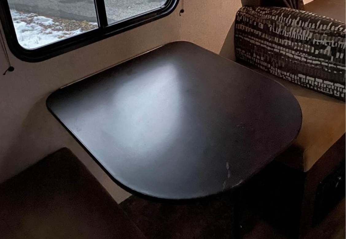 Clean, Family and Pet Friendly JayFlight SLX Travel Trailer