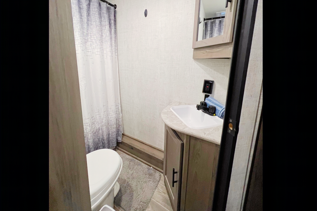 William's Gulf Stream Conquest 197BH Travel Trailer