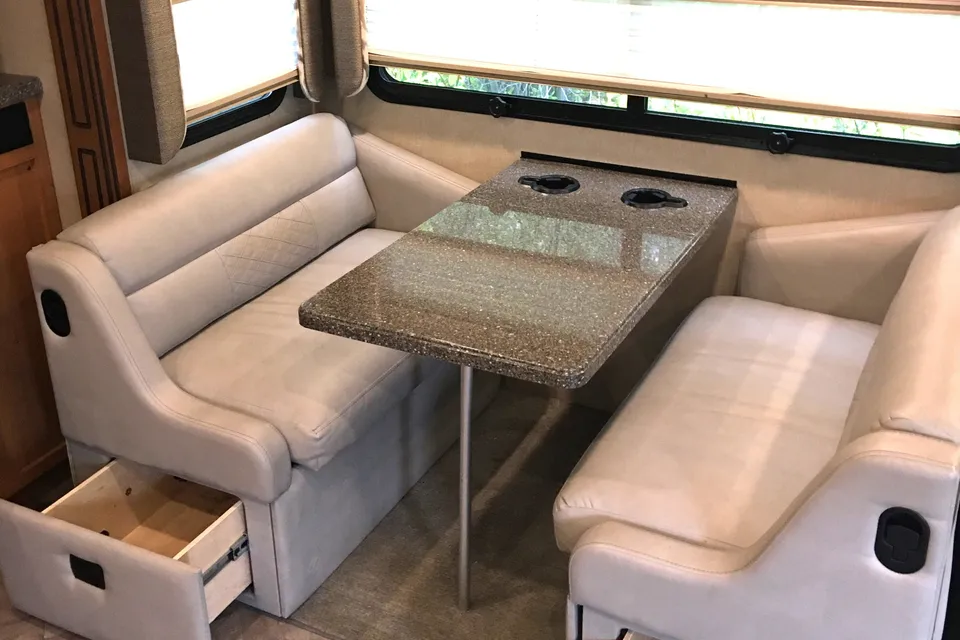 Goody's RV - Beautiful Fleetwood Bounder