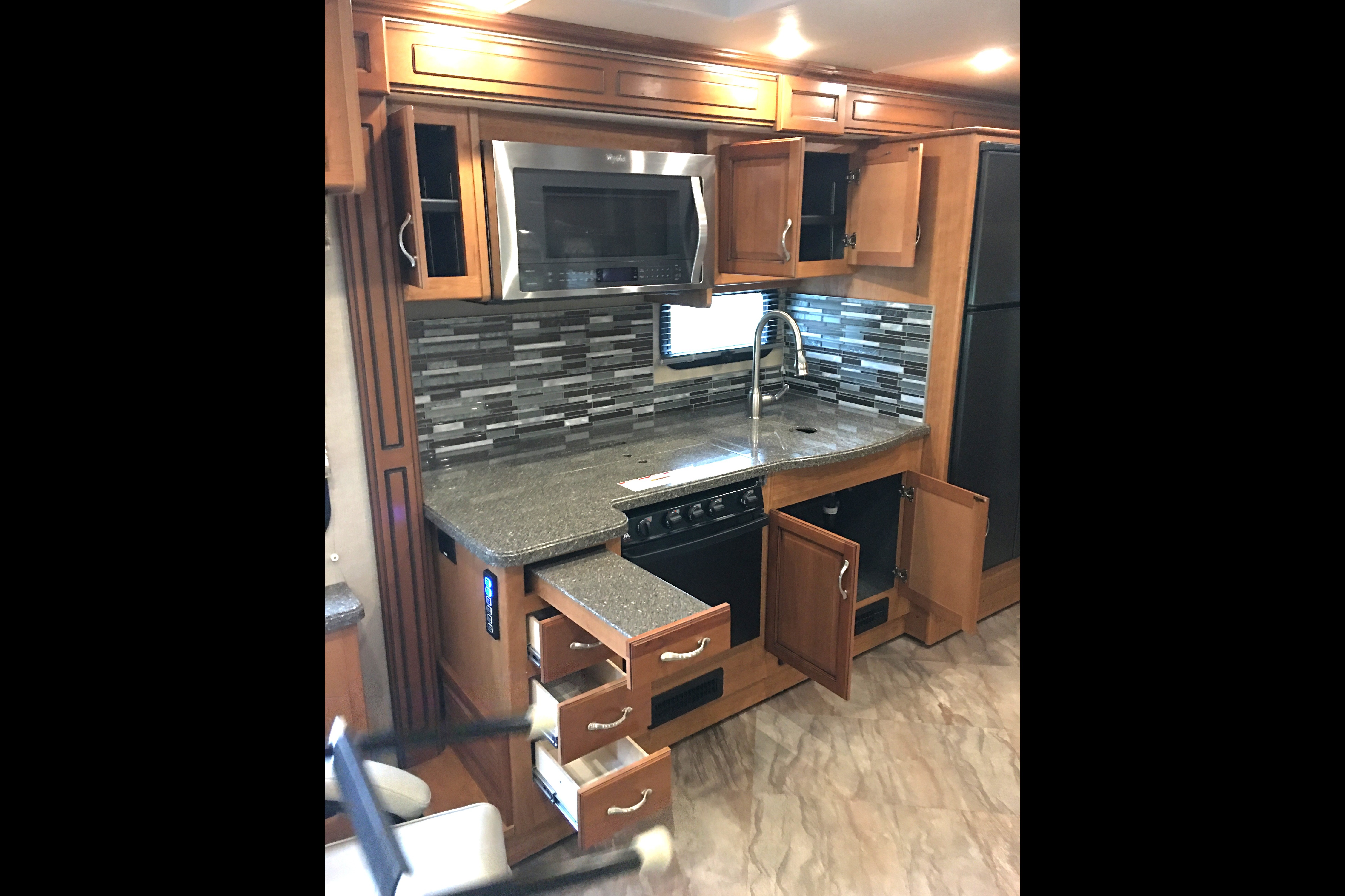 Goody's RV - Beautiful Fleetwood Bounder